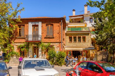 Kastoria, Yunanistan - 21 Nisan 2016: Kastoria Mimarisi, Batı Makedonya, Yunanistan. Şehir birçok Bizans kilisesi, Osmanlı dönemi mimarisi ile ünlüdür.