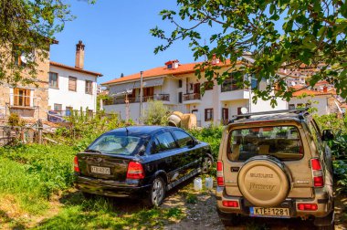 Kastoria, Yunanistan - 21 Nisan 2016: Kastoria Mimarisi, Batı Makedonya, Yunanistan. Şehir birçok Bizans kilisesi, Osmanlı dönemi mimarisi ile ünlüdür.