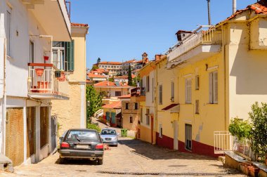 Kastoria, Yunanistan - 21 Nisan 2016: Kastoria Mimarisi, Batı Makedonya, Yunanistan. Şehir birçok Bizans kilisesi, Osmanlı dönemi mimarisi ile ünlüdür.