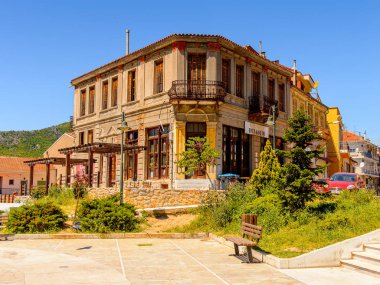 Kastoria, Yunanistan - 21 Nisan 2016: Kastoria Mimarisi, Batı Makedonya, Yunanistan. Şehir birçok Bizans kilisesi, Osmanlı dönemi mimarisi ile ünlüdür.