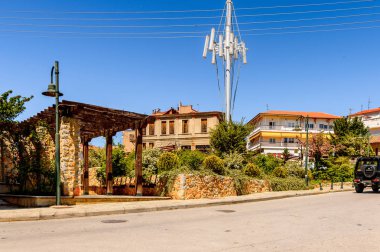 Kastoria, Yunanistan - 21 Nisan 2016: Kastoria Mimarisi, Batı Makedonya, Yunanistan. Şehir birçok Bizans kilisesi, Osmanlı dönemi mimarisi ile ünlüdür.