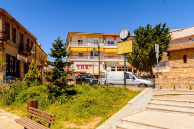 Kastoria, Yunanistan - 21 Nisan 2016: Kastoria Mimarisi, Batı Makedonya, Yunanistan. Şehir birçok Bizans kilisesi, Osmanlı dönemi mimarisi ile ünlüdür.