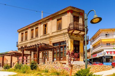 Kastoria, Yunanistan - 21 Nisan 2016: Kastoria Mimarisi, Batı Makedonya, Yunanistan. Şehir birçok Bizans kilisesi, Osmanlı dönemi mimarisi ile ünlüdür.