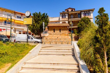 Kastoria, Yunanistan - 21 Nisan 2016: Kastoria Mimarisi, Batı Makedonya, Yunanistan. Şehir birçok Bizans kilisesi, Osmanlı dönemi mimarisi ile ünlüdür.