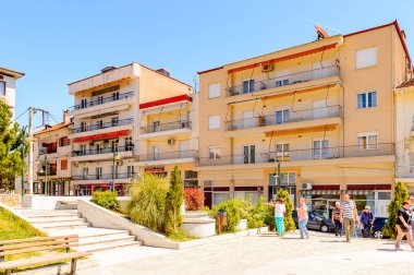 Kastoria, Yunanistan - 21 Nisan 2016: Kastoria Mimarisi, Batı Makedonya, Yunanistan. Şehir birçok Bizans kilisesi, Osmanlı dönemi mimarisi ile ünlüdür.