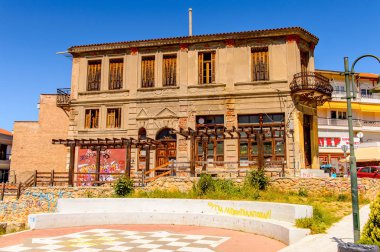 Kastoria, Yunanistan - 21 Nisan 2016: Kastoria Mimarisi, Batı Makedonya, Yunanistan. Şehir birçok Bizans kilisesi, Osmanlı dönemi mimarisi ile ünlüdür.