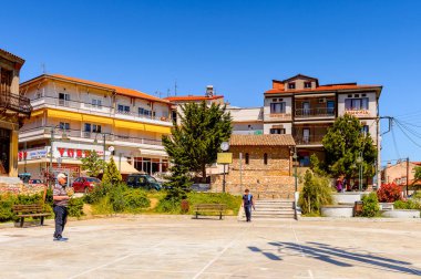 Kastoria, Yunanistan - 21 Nisan 2016: Kastoria Mimarisi, Batı Makedonya, Yunanistan. Şehir birçok Bizans kilisesi, Osmanlı dönemi mimarisi ile ünlüdür.