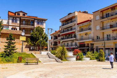 Kastoria, Yunanistan - 21 Nisan 2016: Kastoria Mimarisi, Batı Makedonya, Yunanistan. Şehir birçok Bizans kilisesi, Osmanlı dönemi mimarisi ile ünlüdür.