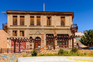 Kastoria, Yunanistan - 21 Nisan 2016: Kastoria Mimarisi, Batı Makedonya, Yunanistan. Şehir birçok Bizans kilisesi, Osmanlı dönemi mimarisi ile ünlüdür.