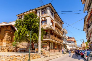 Kastoria, Yunanistan - 21 Nisan 2016: Kastoria Mimarisi, Batı Makedonya, Yunanistan. Şehir birçok Bizans kilisesi, Osmanlı dönemi mimarisi ile ünlüdür.