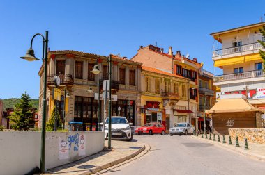 Kastoria, Yunanistan - 21 Nisan 2016: Kastoria Mimarisi, Batı Makedonya, Yunanistan. Şehir birçok Bizans kilisesi, Osmanlı dönemi mimarisi ile ünlüdür.
