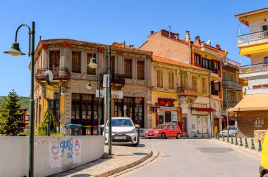 Kastoria, Yunanistan - 21 Nisan 2016: Kastoria Mimarisi, Batı Makedonya, Yunanistan. Şehir birçok Bizans kilisesi, Osmanlı dönemi mimarisi ile ünlüdür.