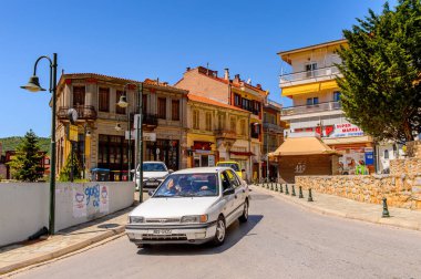 Kastoria, Yunanistan - 21 Nisan 2016: Kastoria Mimarisi, Batı Makedonya, Yunanistan. Şehir birçok Bizans kilisesi, Osmanlı dönemi mimarisi ile ünlüdür.