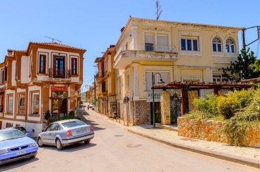 Kastoria, Yunanistan - 21 Nisan 2016: Kastoria Mimarisi, Batı Makedonya, Yunanistan. Şehir birçok Bizans kilisesi, Osmanlı dönemi mimarisi ile ünlüdür.