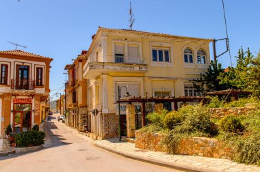 Kastoria, Yunanistan - 21 Nisan 2016: Kastoria Mimarisi, Batı Makedonya, Yunanistan. Şehir birçok Bizans kilisesi, Osmanlı dönemi mimarisi ile ünlüdür.