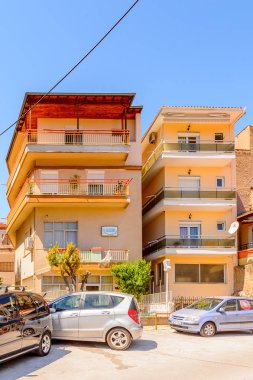 Kastoria, Yunanistan - 21 Nisan 2016: Kastoria Mimarisi, Batı Makedonya, Yunanistan. Şehir birçok Bizans kilisesi, Osmanlı dönemi mimarisi ile ünlüdür.