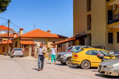 Kastoria, Yunanistan - 21 Nisan 2016: Kastoria Mimarisi, Batı Makedonya, Yunanistan. Şehir birçok Bizans kilisesi, Osmanlı dönemi mimarisi ile ünlüdür.