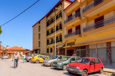 Kastoria, Yunanistan - 21 Nisan 2016: Kastoria Mimarisi, Batı Makedonya, Yunanistan. Şehir birçok Bizans kilisesi, Osmanlı dönemi mimarisi ile ünlüdür.