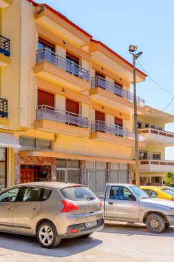 Kastoria, Yunanistan - 21 Nisan 2016: Kastoria Mimarisi, Batı Makedonya, Yunanistan. Şehir birçok Bizans kilisesi, Osmanlı dönemi mimarisi ile ünlüdür.