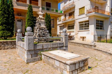 Kastoria, Yunanistan - 21 Nisan 2016: Kastoria Mimarisi, Batı Makedonya, Yunanistan. Şehir birçok Bizans kilisesi, Osmanlı dönemi mimarisi ile ünlüdür.