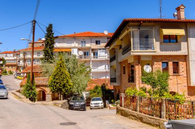 Kastoria, Yunanistan - 21 Nisan 2016: Kastoria Mimarisi, Batı Makedonya, Yunanistan. Şehir birçok Bizans kilisesi, Osmanlı dönemi mimarisi ile ünlüdür.