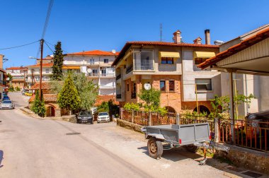 Kastoria, Yunanistan - 21 Nisan 2016: Kastoria Mimarisi, Batı Makedonya, Yunanistan. Şehir birçok Bizans kilisesi, Osmanlı dönemi mimarisi ile ünlüdür.