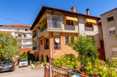 Kastoria, Yunanistan - 21 Nisan 2016: Kastoria Mimarisi, Batı Makedonya, Yunanistan. Şehir birçok Bizans kilisesi, Osmanlı dönemi mimarisi ile ünlüdür.