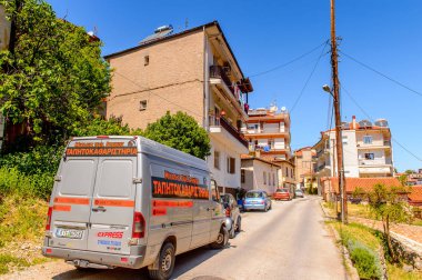 Kastoria, Yunanistan - 21 Nisan 2016: Kastoria Mimarisi, Batı Makedonya, Yunanistan. Şehir birçok Bizans kilisesi, Osmanlı dönemi mimarisi ile ünlüdür.