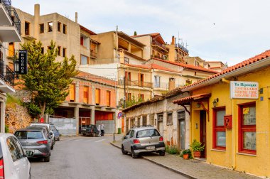 Delphi, Yunanistan -Nis 22, 2016: Otel Delphi Arkeolojik Alanı yakınındaki küçük bir kasabada. Bu kasaba Arkeoloji Parkı ziyaret etmeden önce gece geçirmek için en iyi yoldur.