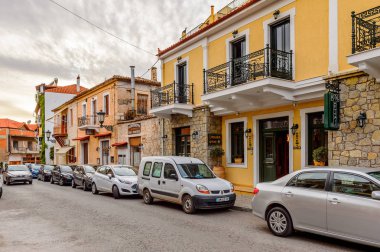 Delphi, Yunanistan -Nis 22, 2016: Otel Delphi Arkeolojik Alanı yakınındaki küçük bir kasabada. Bu kasaba Arkeoloji Parkı ziyaret etmeden önce gece geçirmek için en iyi yoldur.