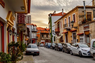 Delphi, Yunanistan -Nis 22, 2016: Otel Delphi Arkeolojik Alanı yakınındaki küçük bir kasabada. Bu kasaba Arkeoloji Parkı ziyaret etmeden önce gece geçirmek için en iyi yoldur.