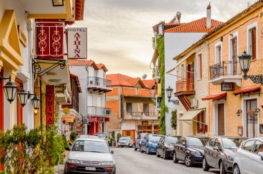 Delphi, Yunanistan -Nis 22, 2016: Otel Delphi Arkeolojik Alanı yakınındaki küçük bir kasabada. Bu kasaba Arkeoloji Parkı ziyaret etmeden önce gece geçirmek için en iyi yoldur.