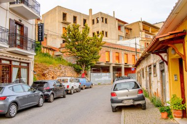 Delphi, Yunanistan -Nis 22, 2016: Otel Delphi Arkeolojik Alanı yakınındaki küçük bir kasabada. Bu kasaba Arkeoloji Parkı ziyaret etmeden önce gece geçirmek için en iyi yoldur.