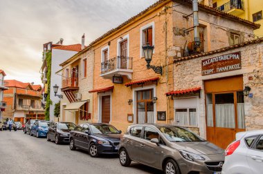 Delphi, Yunanistan -Nis 22, 2016: Otel Delphi Arkeolojik Alanı yakınındaki küçük bir kasabada. Bu kasaba Arkeoloji Parkı ziyaret etmeden önce gece geçirmek için en iyi yoldur.