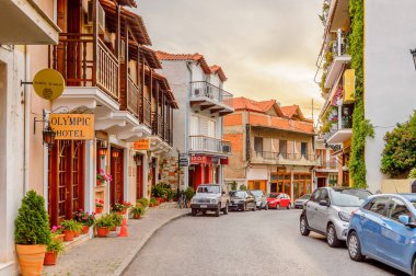 Delphi, Yunanistan -Nis 22, 2016: Otel Delphi Arkeolojik Alanı yakınındaki küçük bir kasabada. Bu kasaba Arkeoloji Parkı ziyaret etmeden önce gece geçirmek için en iyi yoldur.