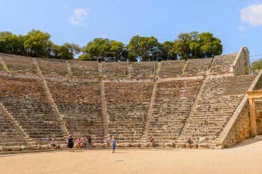 Epidaurus, Yunanistan - 24 Nisan 2016: Epidaurus büyük amfitiyatro, Mora, Yunanistan.Sanctuary Epidaurus de Asclepius. Unesco Dünya Mirası