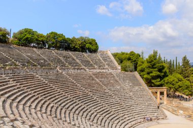 Epidaurus, Yunanistan - 24 Nisan 2016: Epidaurus büyük amfitiyatro, Mora, Yunanistan.Sanctuary Epidaurus de Asclepius. Unesco Dünya Mirası