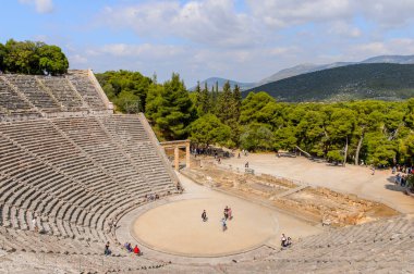 Epidaurus, Yunanistan - 24 Nisan 2016: Epidaurus büyük amfitiyatro, Mora, Yunanistan.Sanctuary Epidaurus de Asclepius. Unesco Dünya Mirası