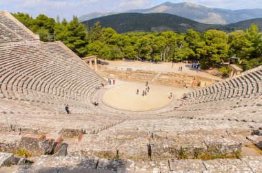 Epidaurus, Yunanistan - 24 Nisan 2016: Epidaurus büyük amfitiyatro, Mora, Yunanistan.Sanctuary Epidaurus de Asclepius. Unesco Dünya Mirası