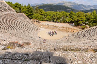 Epidaurus, Yunanistan - 24 Nisan 2016: Epidaurus büyük amfitiyatro, Mora, Yunanistan.Sanctuary Epidaurus de Asclepius. Unesco Dünya Mirası