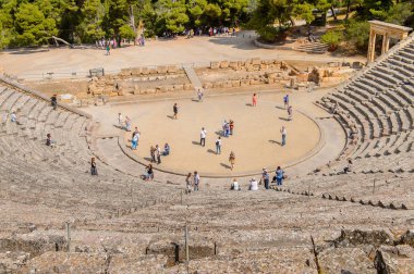 Epidaurus, Yunanistan - 24 Nisan 2016: Epidaurus büyük amfitiyatro, Mora, Yunanistan.Sanctuary Epidaurus de Asclepius. Unesco Dünya Mirası