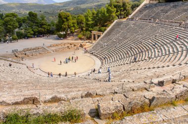 Epidaurus, Yunanistan - 24 Nisan 2016: Epidaurus büyük amfitiyatro, Mora, Yunanistan.Sanctuary Epidaurus de Asclepius. Unesco Dünya Mirası