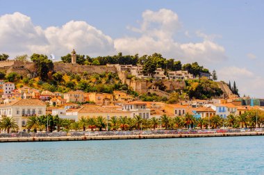 Nafplio, Yunanistan - 24 Nisan 2016: Yunanistan'ın Mora bölgesinde bir liman kenti olan Nafplio'nun mimarisi