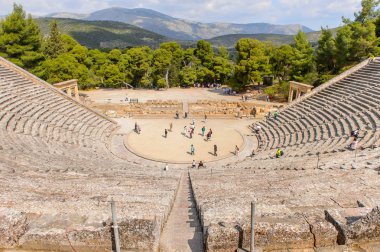 Epidaurus, Yunanistan - 24 Nisan 2016: Epidaurus büyük amfitiyatro, Mora, Yunanistan.Sanctuary Epidaurus de Asclepius. Unesco Dünya Mirası