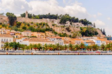 Nafplio, Yunanistan - 24 Nisan 2016: Yunanistan'ın Mora bölgesinde bir liman kenti olan Nafplio'nun mimarisi