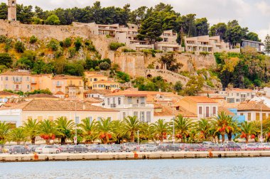 Nafplio, Yunanistan - 24 Nisan 2016: Yunanistan'ın Mora bölgesinde bir liman kenti olan Nafplio'nun mimarisi