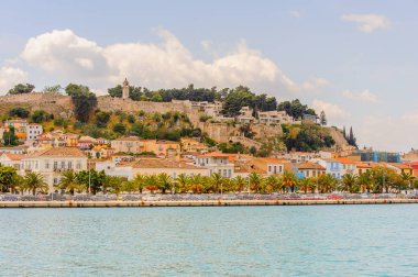 Nafplio, Yunanistan - 24 Nisan 2016: Yunanistan'ın Mora bölgesinde bir liman kenti olan Nafplio'nun mimarisi