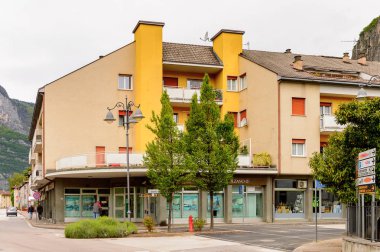 Mezzocorona, İtalya - 2 Mayıs 2016: Mezzocorona,İtalya'nın mimarisi. Kuzey İtalya bölgesinde Trentino-Alto Adige Sudtirol Trentino bir komün