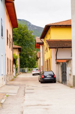 Mezzocorona, İtalya - 2 Mayıs 2016: Mezzocorona,İtalya'nın mimarisi. Kuzey İtalya bölgesinde Trentino-Alto Adige Sudtirol Trentino bir komün