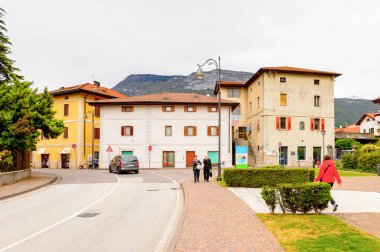 Mezzocorona, İtalya - 2 Mayıs 2016: Mezzocorona,İtalya'nın mimarisi. Kuzey İtalya bölgesinde Trentino-Alto Adige Sudtirol Trentino bir komün